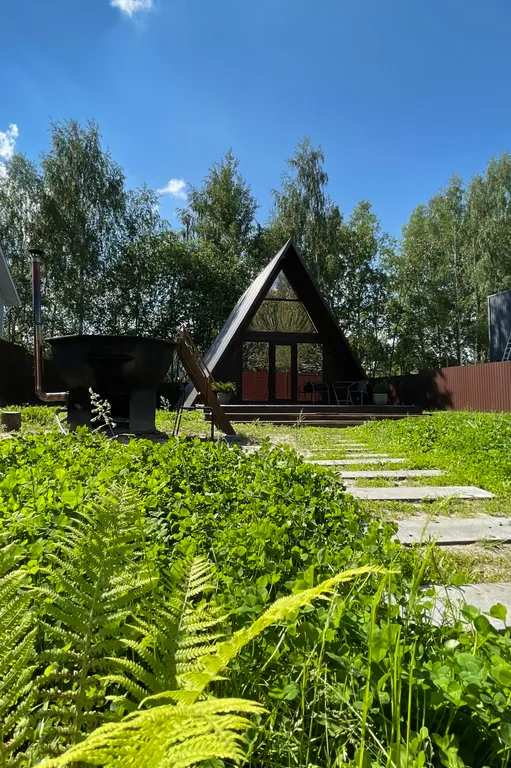 A-frame с банным чаном на берегу водоёма