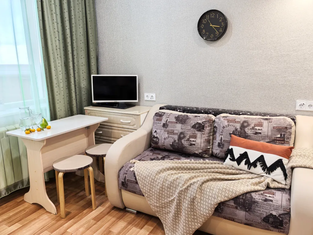 Квартира Purple apartment-студия в новом доме для 4х, рядом тц, высокий этаж — Новосибирск