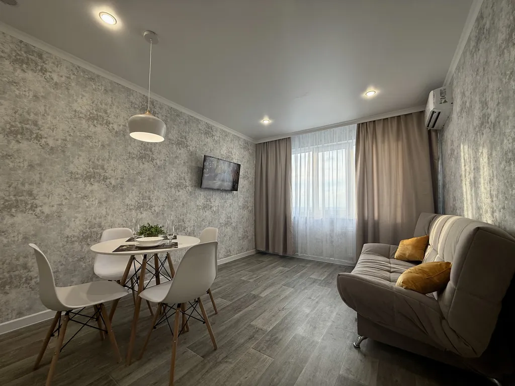 Евро-двушка рядом с Городом Еды