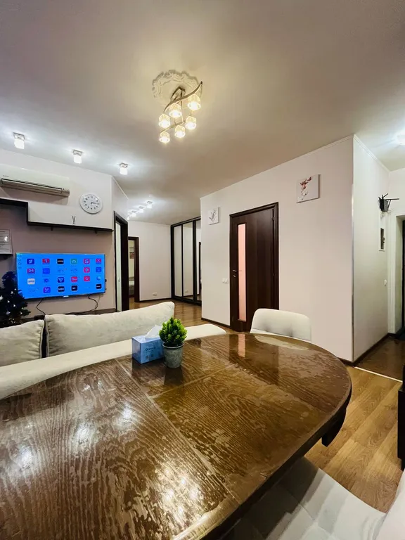 Квартира Уютная евро 3-комнатная квартира в 1 минуте от метро Академическая — Москва