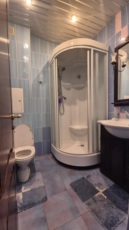 Дом на берегу волги, с видом на затопленную колокольню