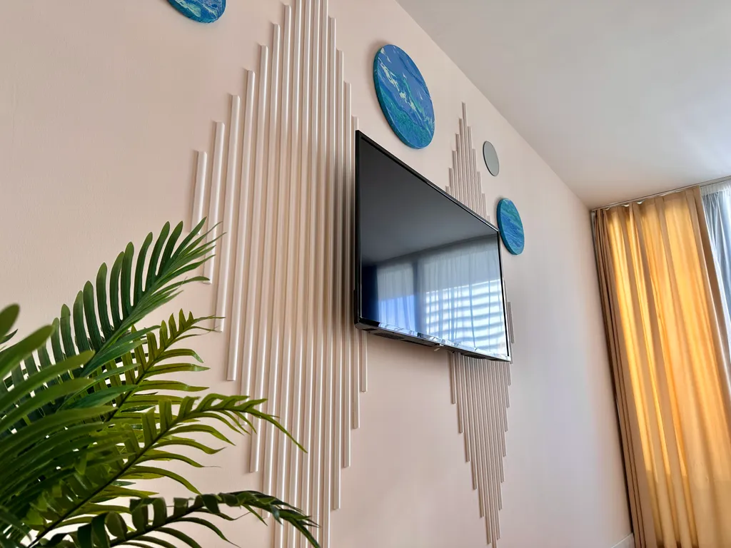 Студия с видом на море и стильным дизайном