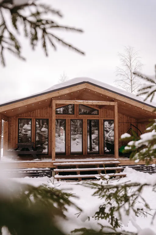 Коттедж Дом с видом на лес, сауной, 5 минут по лесной тропе до озера — Тосно