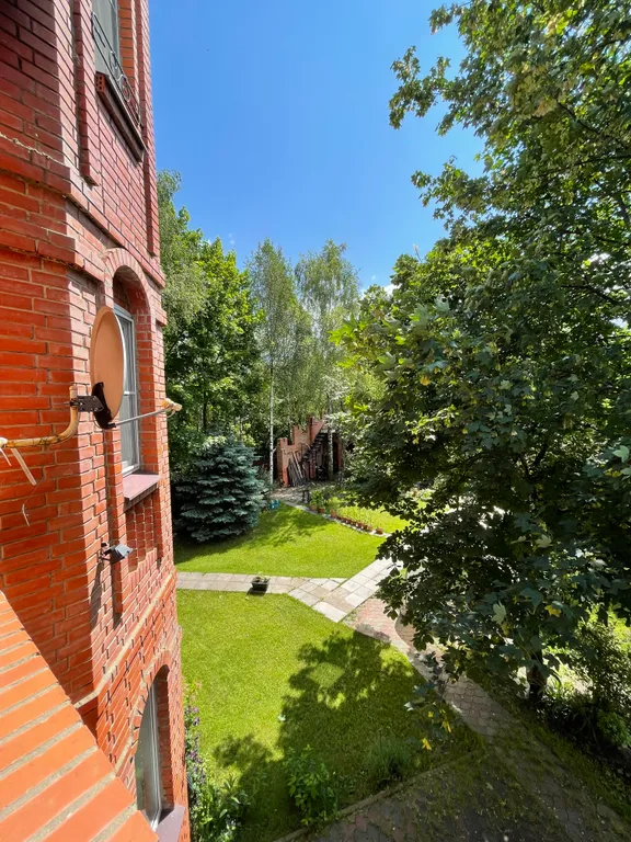 Улучшенный номер с балконом и стильной ванной комнатой