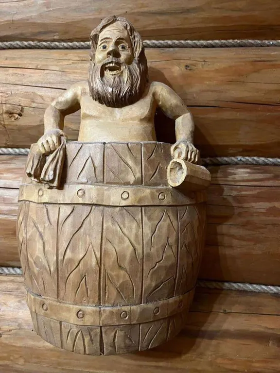 Дом баня на берегу водоема