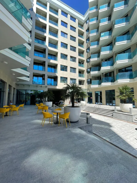 Однушка с террасой на парк возле моря в Скай плаза