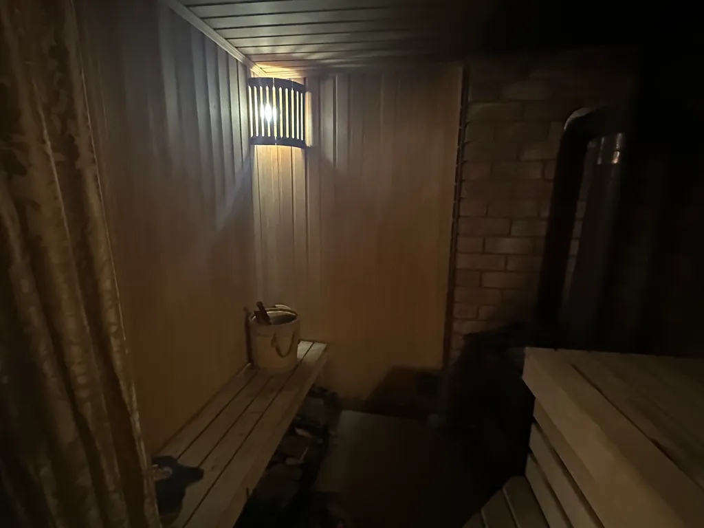 Уютный домик рядом с садом, хвойными деревьями, рядом с тц