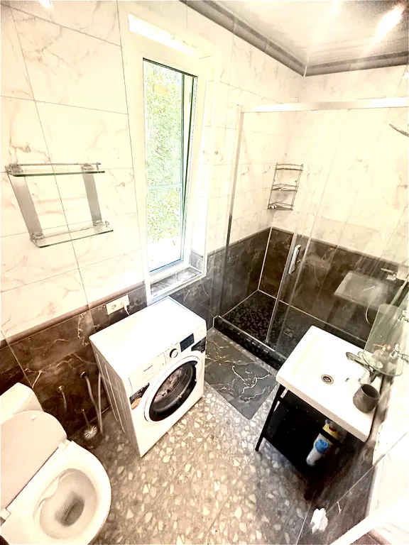 Новый коттедж для отдыха у реки с бассейном и баней