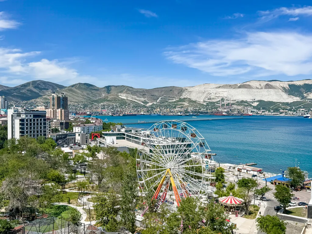 Евротрешка ЖК Регата на набережной с видом на море и горы