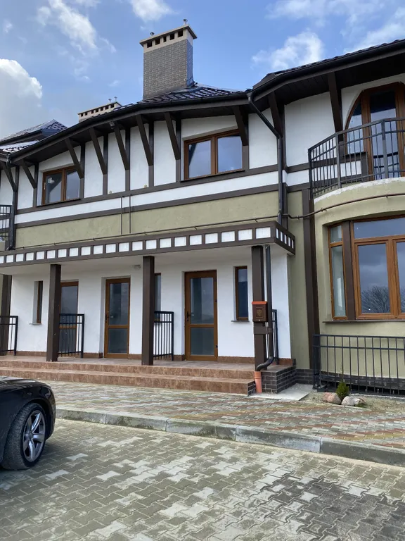 Двухуровневые апартаменты у озера и моря