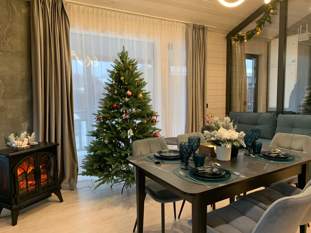 Дом под горой у реки