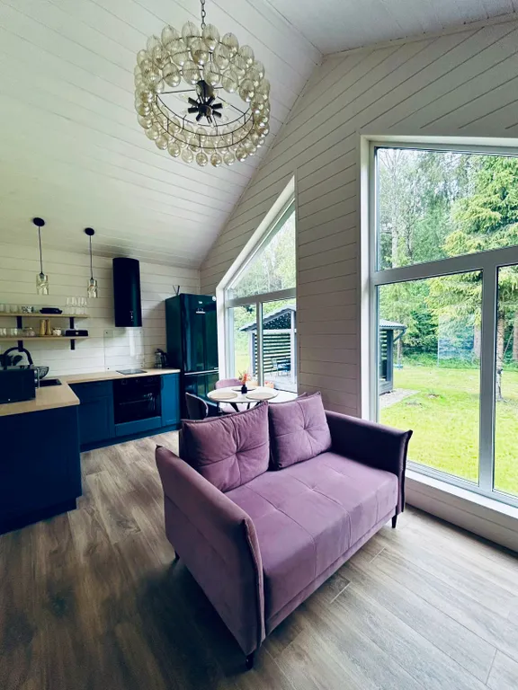 Дом в лесу у озера