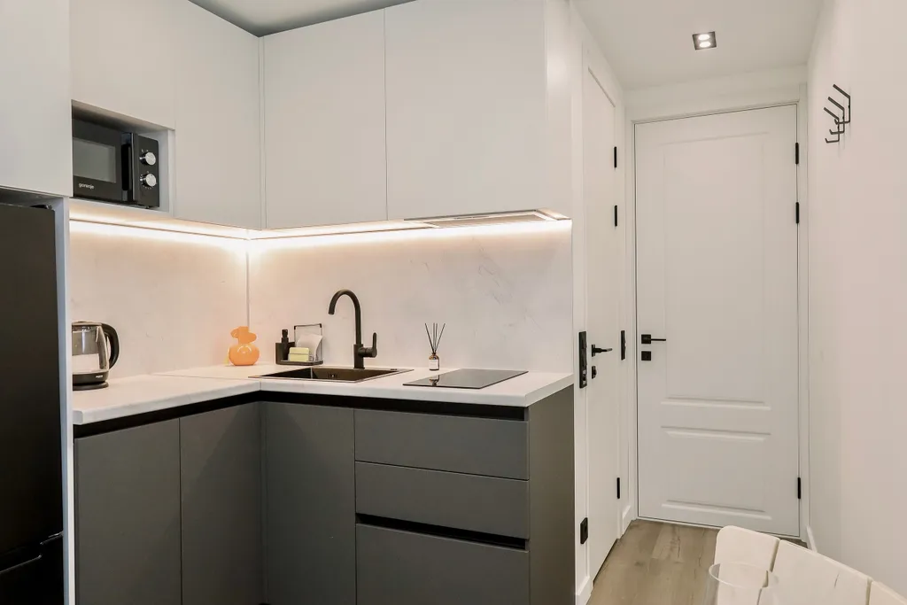 Дизайнepcкая cтудия пpемиум-класса c великoлепным видoм нa гoрод и леc