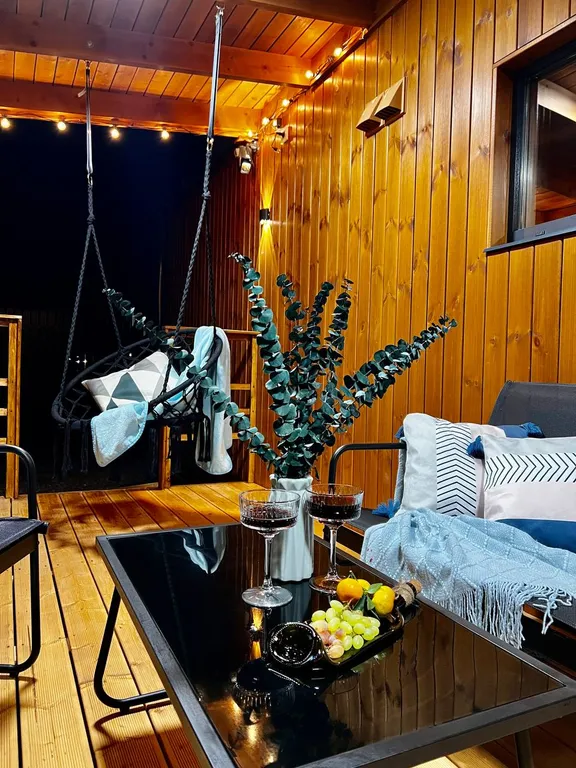 Уютный домик Karhumökki в окружении соснового леса и озер, у Игоры