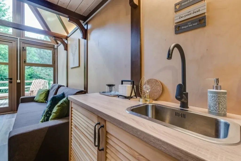 Коттедж Коттедж Шале у Леса — Луга