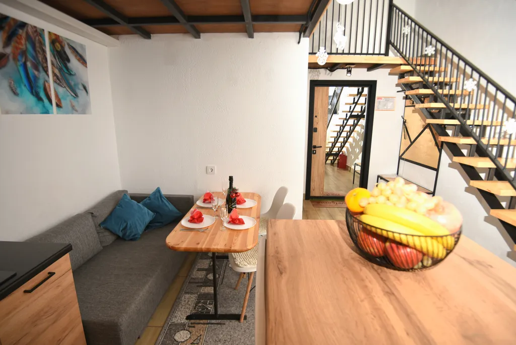 Комфортный двухуровневый апартамент в элитном комплексе Колизей