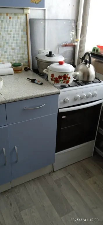 Очень хорошая комната небольшая, тем не менее всем можно пользоваться