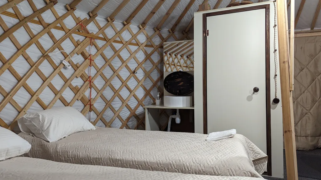 Юрта с панорамным окном