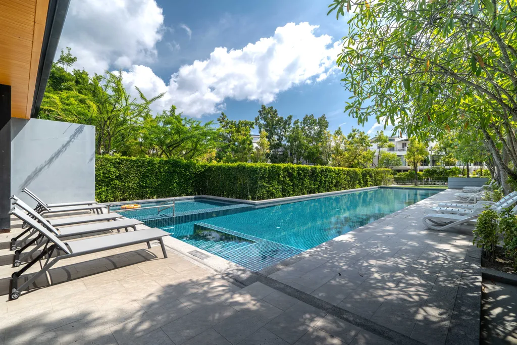 Awesome 3bd Townhouse with a patio