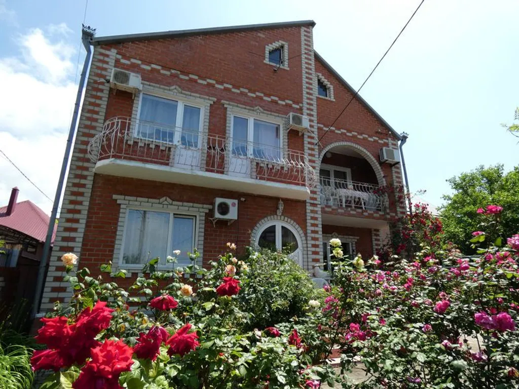 Коттедж Этаж со своим входом для большой компании(до 10 человек) — аренда посуточно в Дивноморское