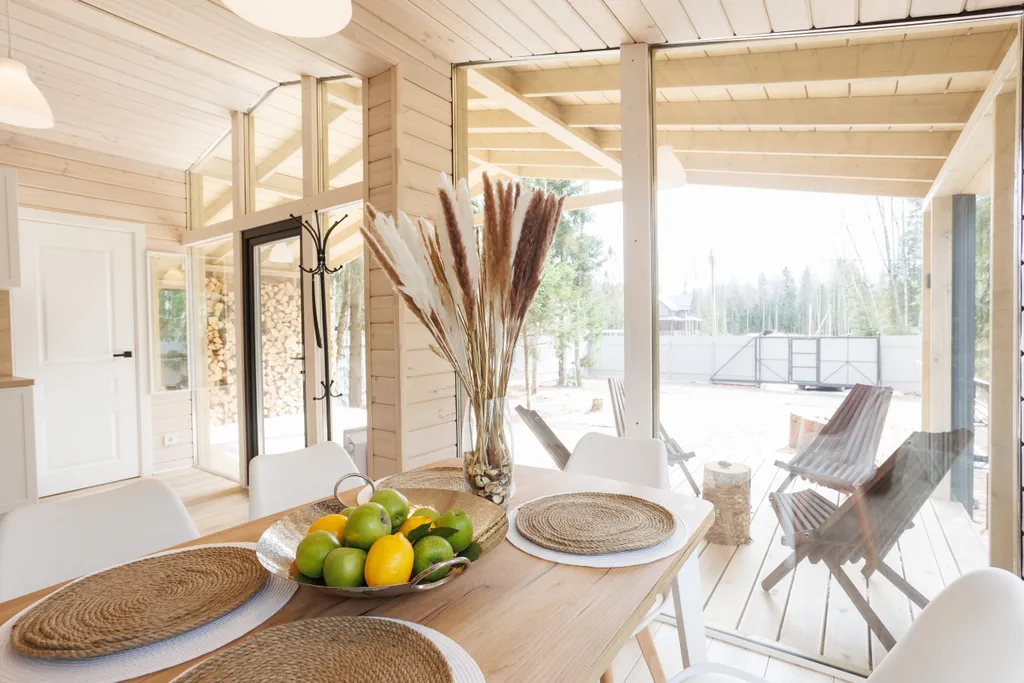 Красивый дом в ёлках