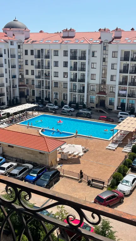Квартира Квартира в ЖК Изумрудный город на берегу моря с бассейном — Геленджик