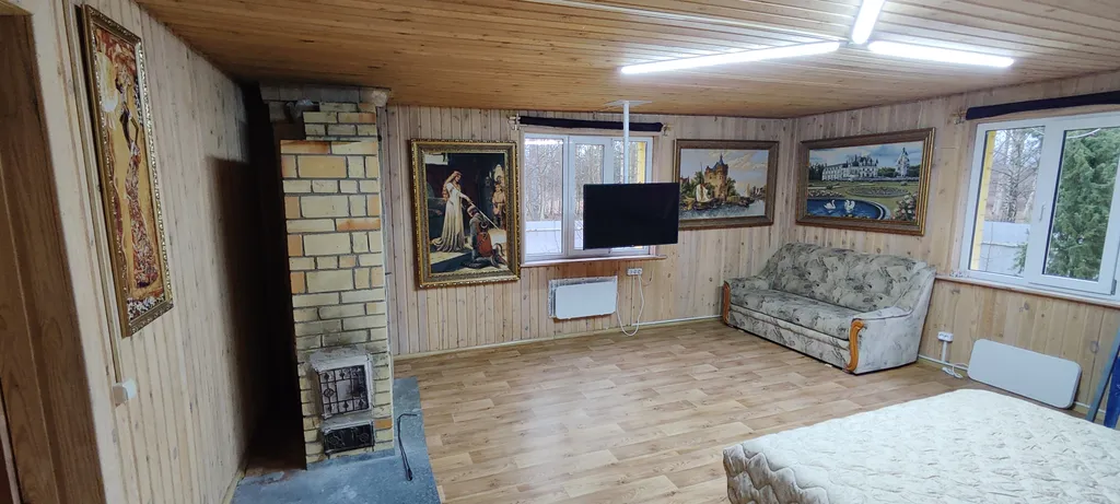 Уединенная дача с прудом и баней у Псковского озера