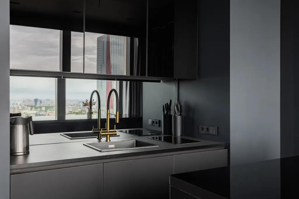 Угловой апартамент с ванной у окна