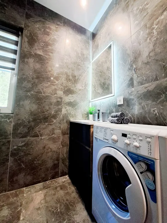 Новый современный дом с сауной и террасой