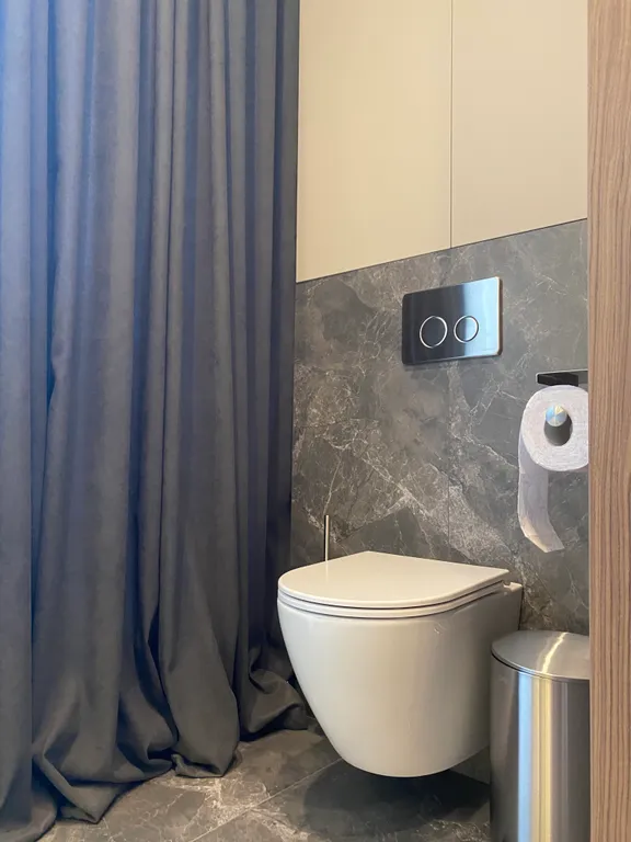 Премиальный загородный дом с теплым бассейном, на берегу