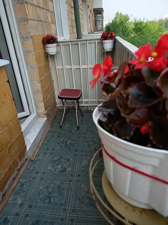 Кондиционер и камин.