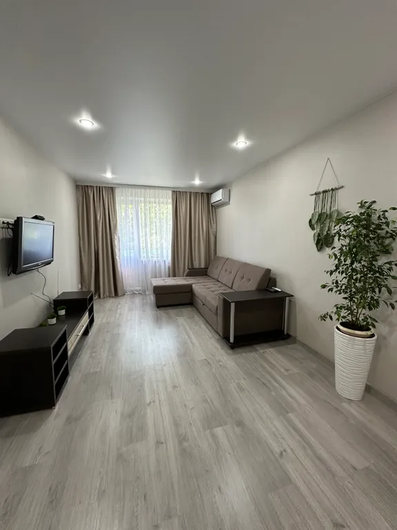 Уютная однокомнатная квартира на 5 мкр рядом с трассой — аренда посуточно в Камышин