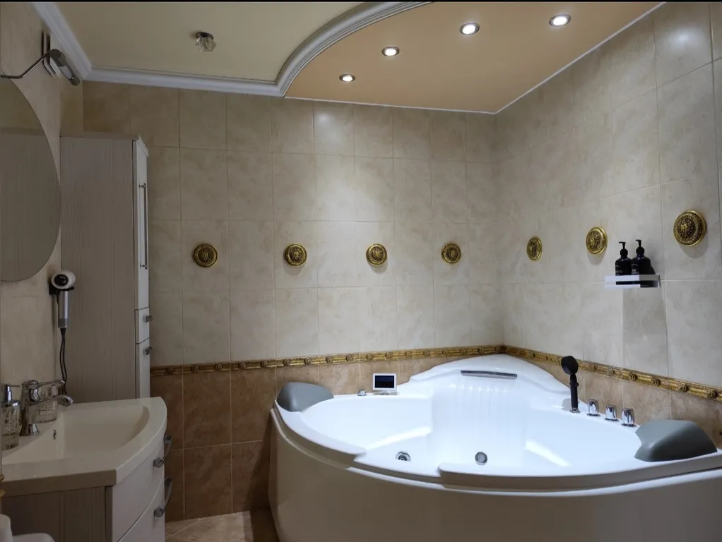 Просторная квартира с джакузи — аренда посуточно в Череповец