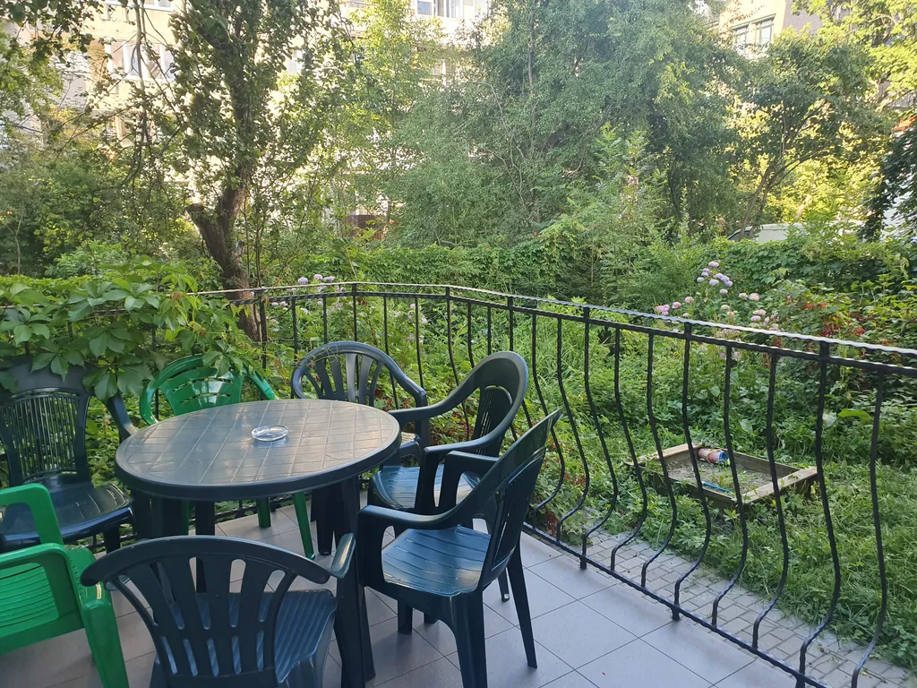 Двухуровневая 5-комнатная квартира в центре Амалиенау с зоной барбекю