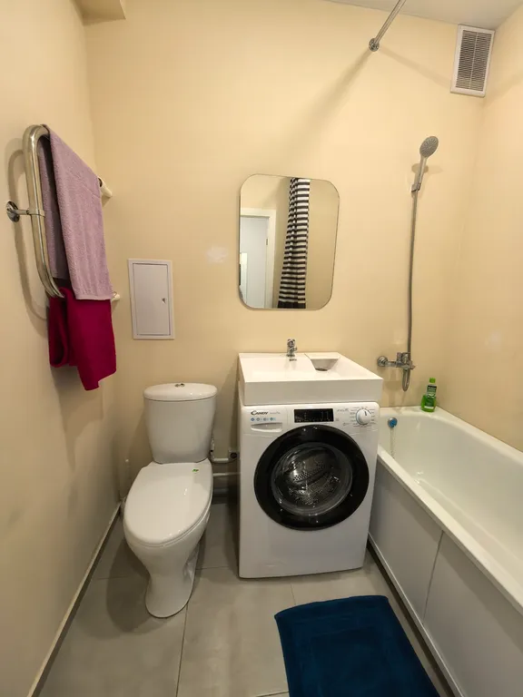 Студия с видом на город