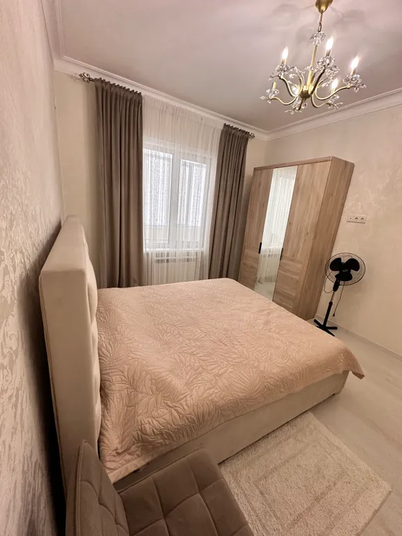 Квартира с двумя кондиционерами и вентилятором