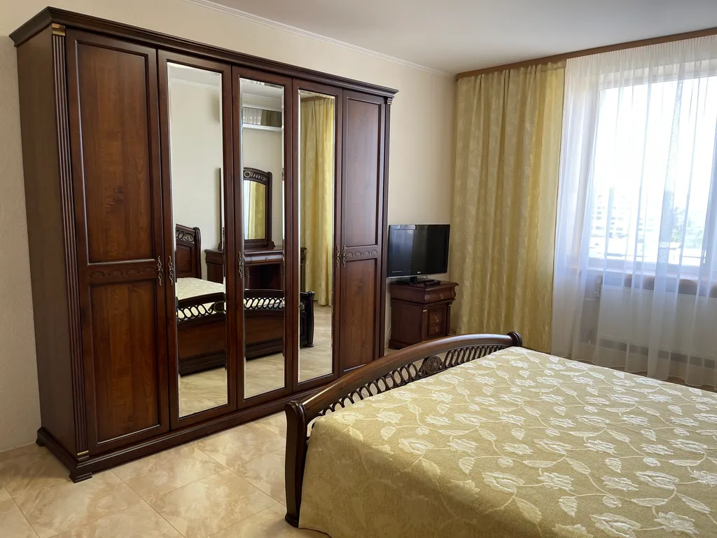 Уютная 4-х комнатная квартира в центре Евпатории с видом на море