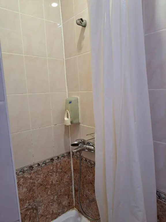 Уютный номер с большой двуспальной кроватью