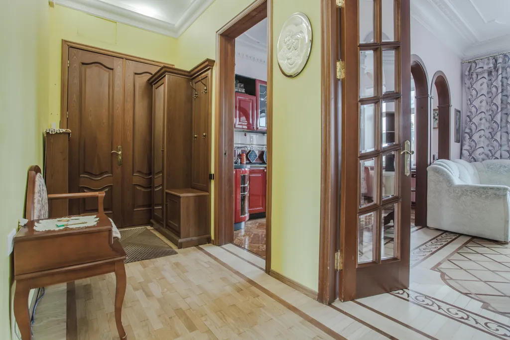 Квартира Квартира Немного дерева в пластмассовом мире — Санкт-Петербург