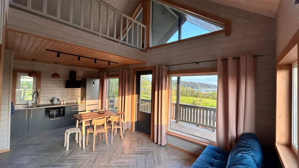 Дом с видом на озеро