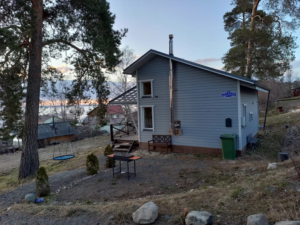 Финнский домик у скалы