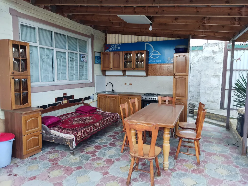 Двухэтажная дача с бассейном