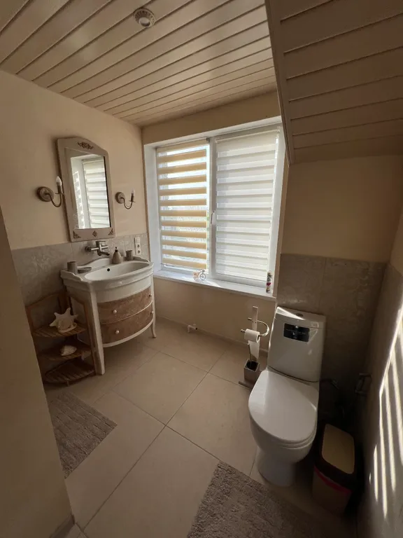 Загородный дом на берегу реки