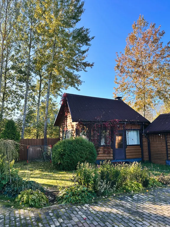 Загородный дом с баней и беседкой