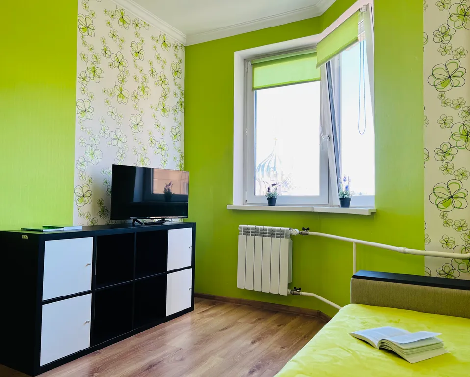 Просторная евротрешка рядом с метро и видом на набережную