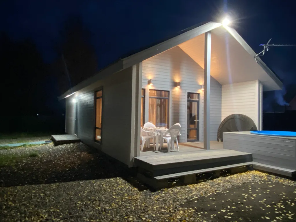 Дом с купелью на берегу Онежского озера