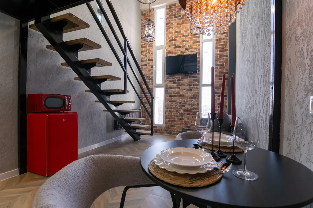 Двухэтажная студия с дизайнерским ремонтом