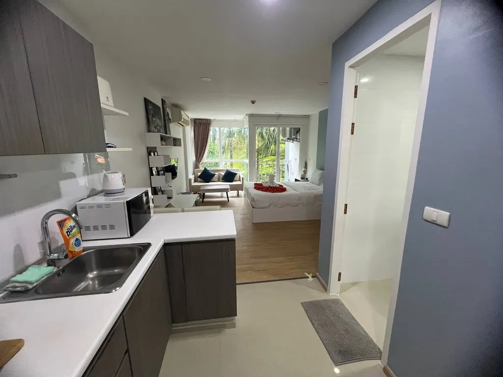 Ката Студия  после ремонта с отличным видом на сад в Ozone