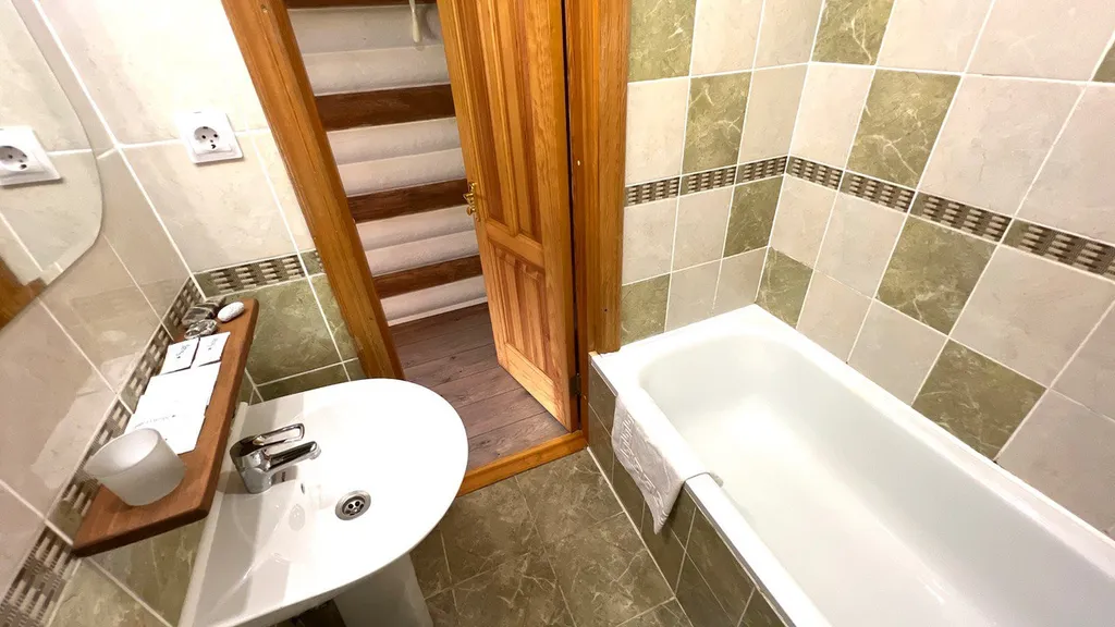 Аутентичный номер standard с балконом, видом на горы, с ванной, №2