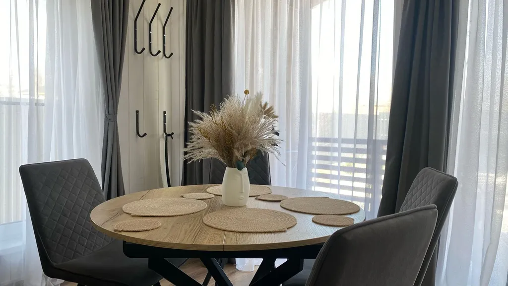 Новый стильный дом с камином